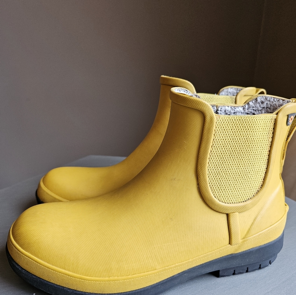 BOGS RAIN BOOTS SZ 6